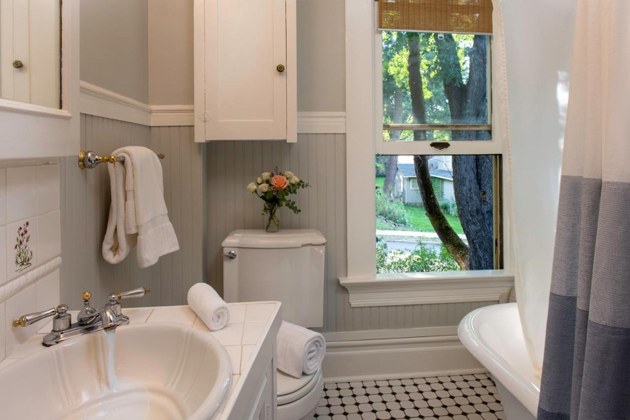 Inn At The Gorge Hood River Extérieur photo