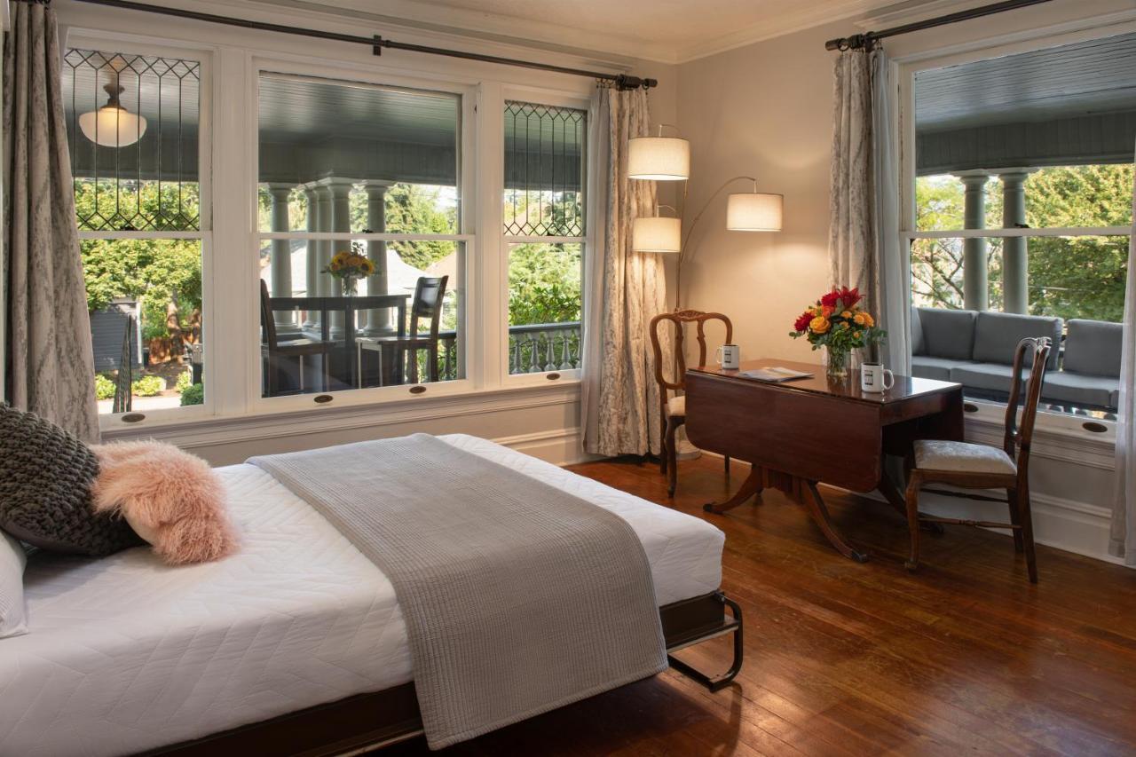 Inn At The Gorge Hood River Extérieur photo